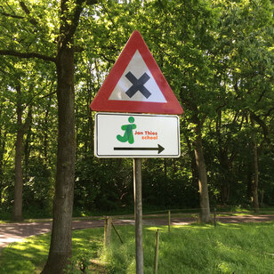 Verkeersbord Jan Thies